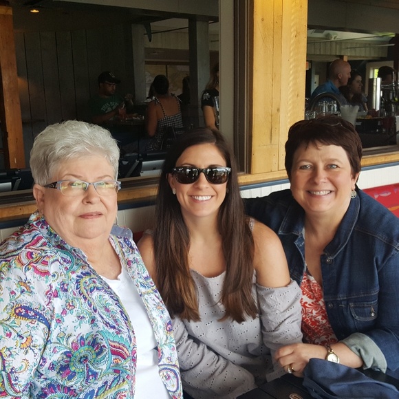 Meet your Posher, Faith - Picture 3 of 3